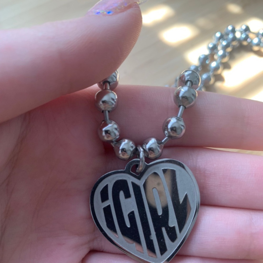 igirl pendant